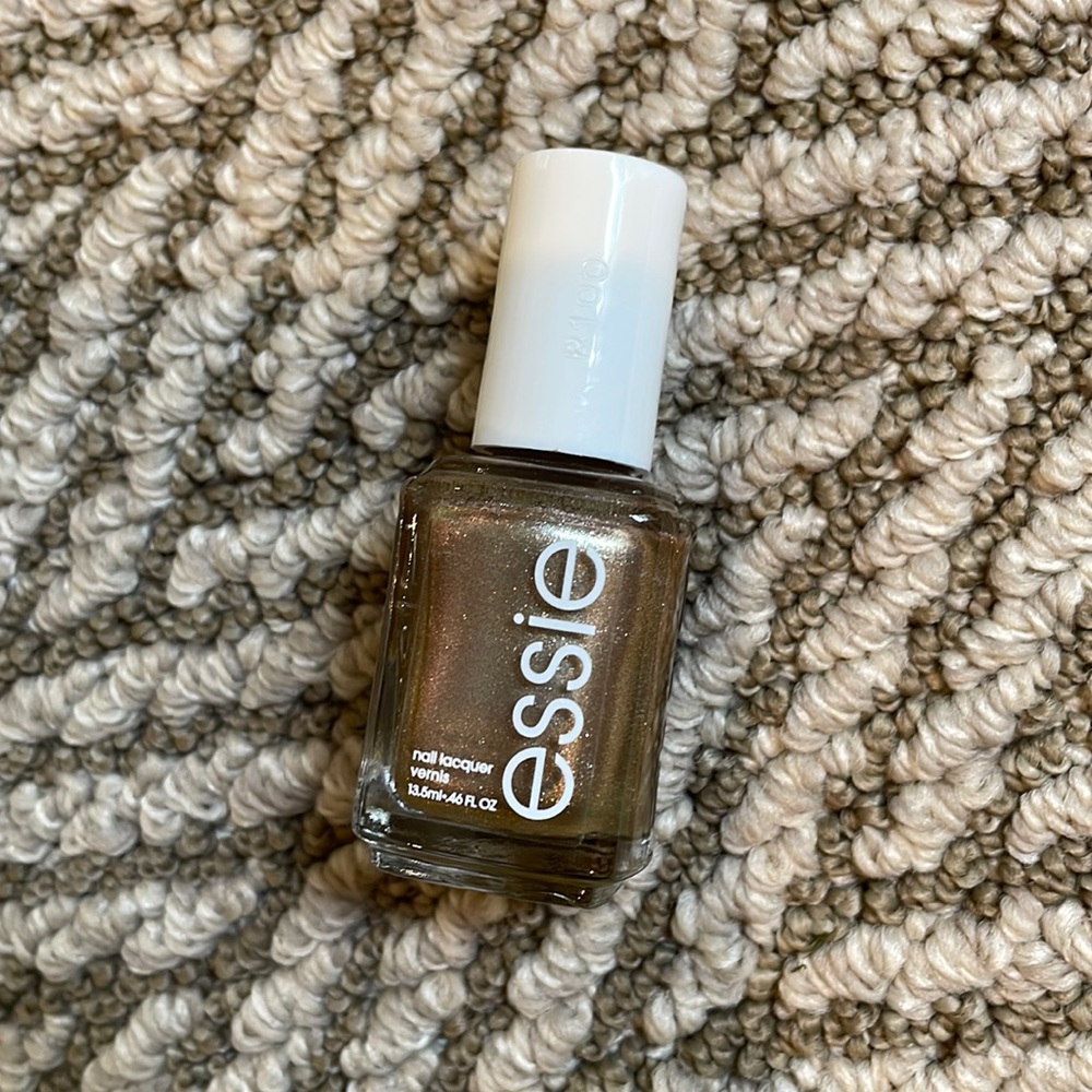 Essie “high tides & dives”